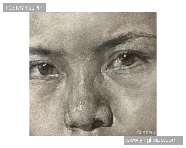 足球明星女性素描艺术作品展示与欣赏，捕捉她们在绿茵场上的风采与魅力