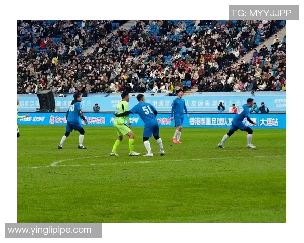 七号足球明星精彩踢球视频展现绝佳技巧与激情瞬间